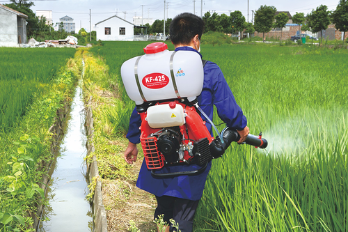 Knap-mounted electric sprayers are indispensable for plant protection